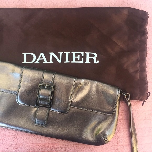 Danier, NWOT, Silver Leather Wristlet, Clutch - Picture 10 of 10
